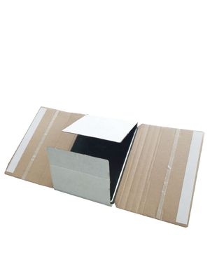 Livres Emballage courrier électronique avec E Flute Board Recyclable Cross Kraft carton ondulé
