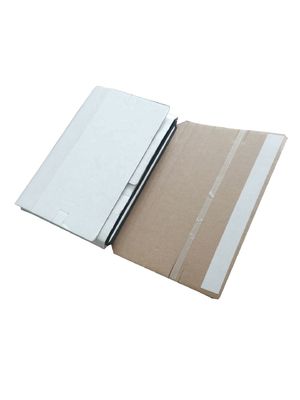 Livres Emballage courrier électronique avec E Flute Board Recyclable Cross Kraft carton ondulé