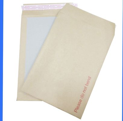 Enveloppe de poche arrière en carton gris Enveloppe d'affaires avec un design personnalisé
