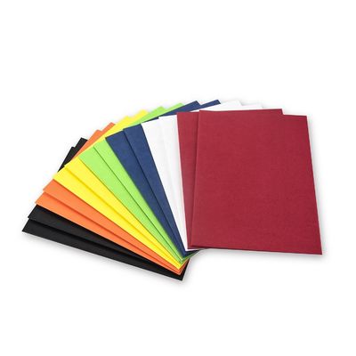 Promotion Enveloppes en carton gris avec un logo personnalisé et du papier kraft