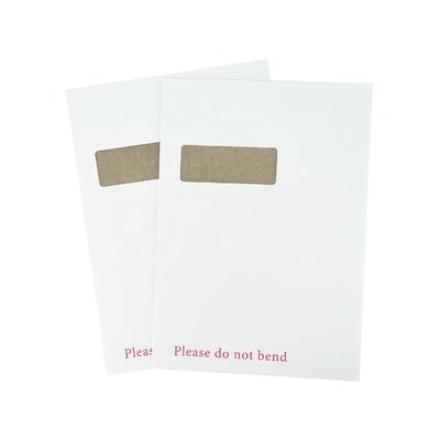 Promotion Enveloppes en carton gris avec un logo personnalisé et du papier kraft